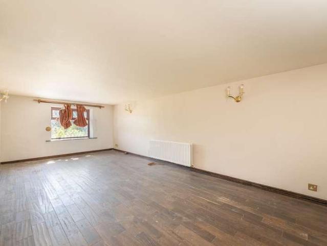 5 bed house for sale