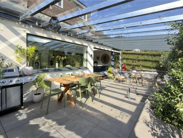 5 bed house for sale