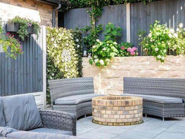 5 bed house for sale