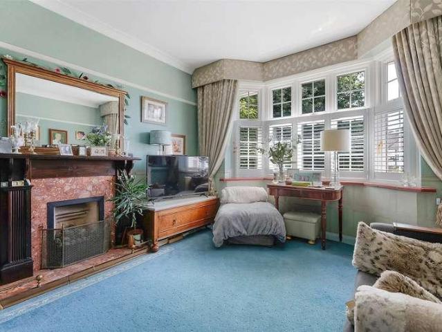 5 bed house for sale