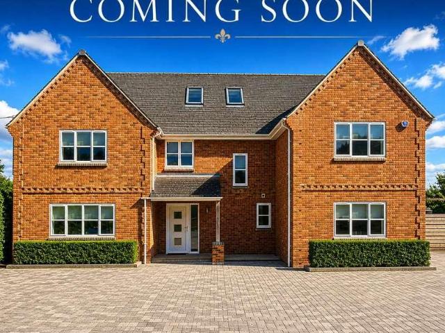 5 bed house for sale