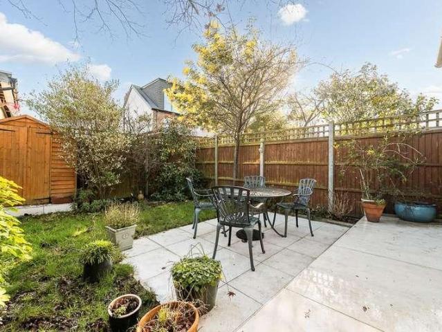 5 bed house for sale