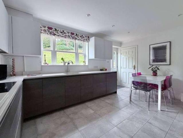 5 bed house for sale