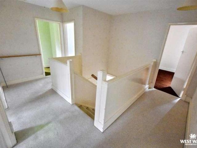 5 bed house for sale