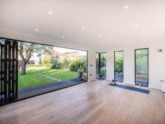 5 bed house for sale