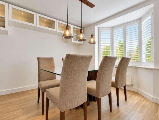 5 bed house for sale