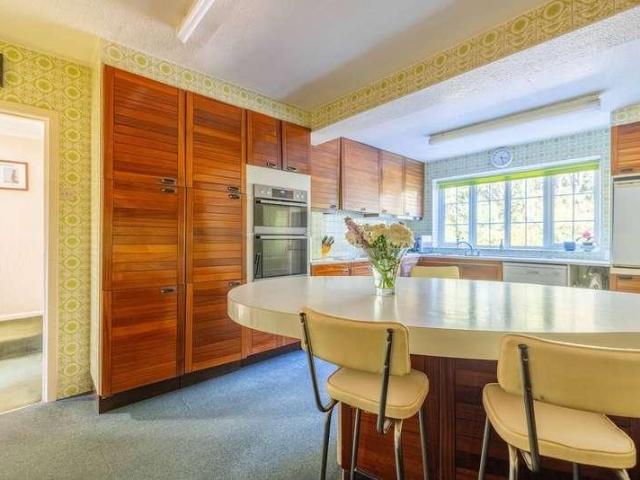 5 bed house for sale