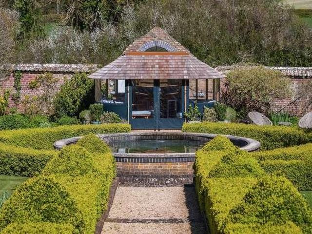 5 bed house for sale