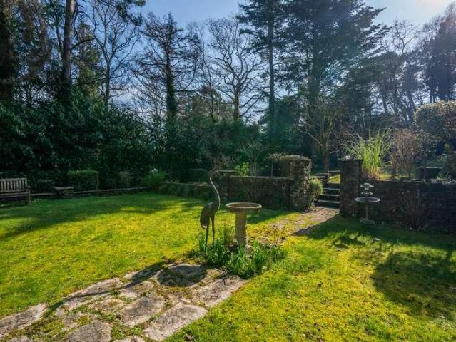 5 bed house for sale