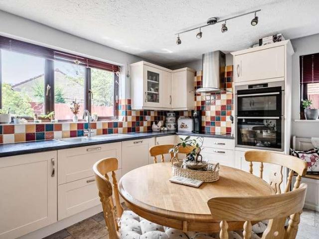5 bed house for sale