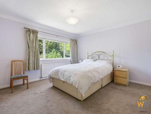 5 bed house for sale