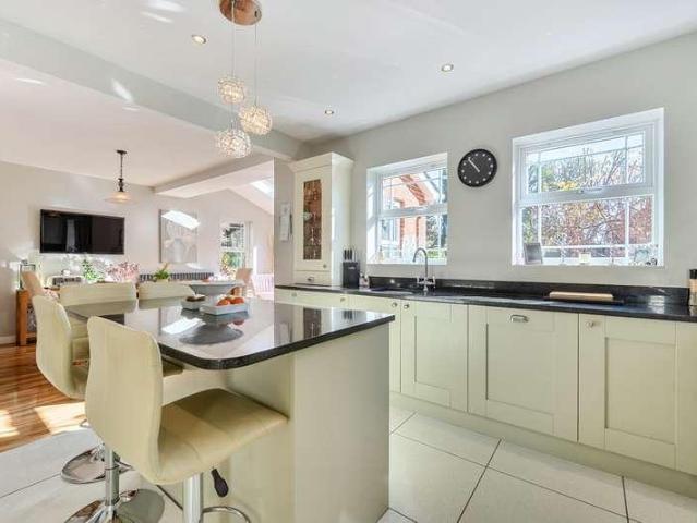 5 bed house for sale