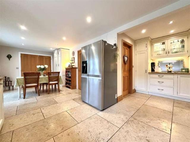 5 bed house for sale