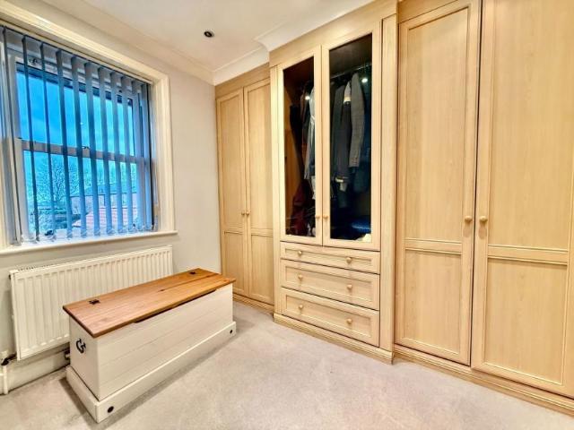 5 bed house for sale