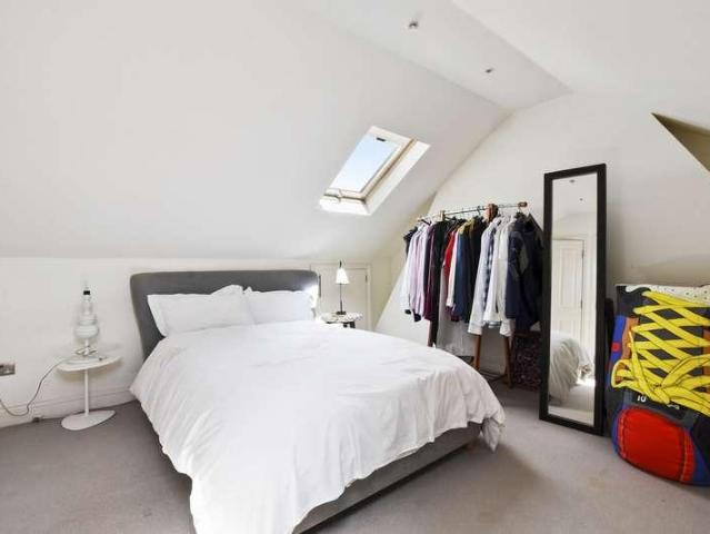 5 bed house for sale