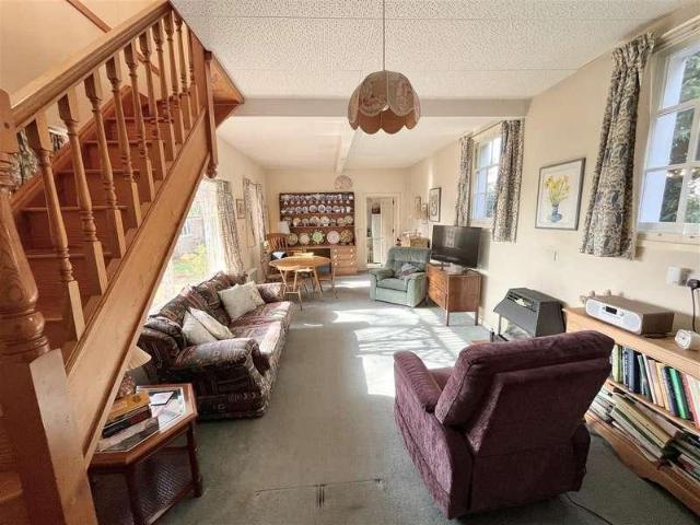 5 bed house for sale