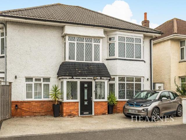 5 bed house for sale