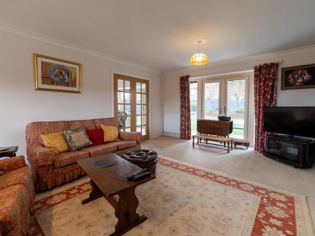 5 bed house for sale