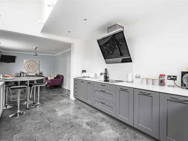 5 bed house for sale