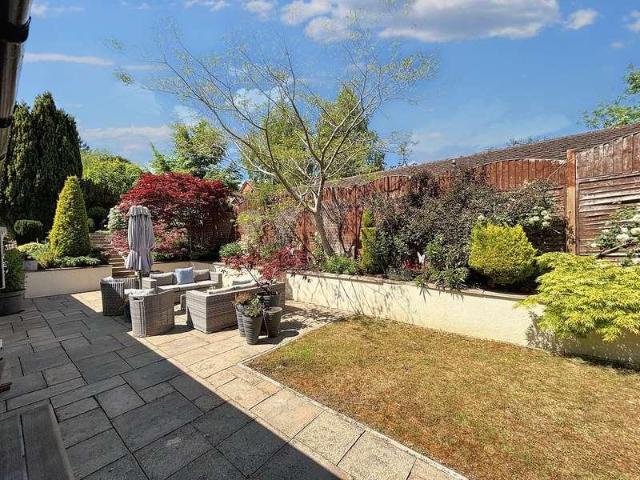 5 bed house for sale