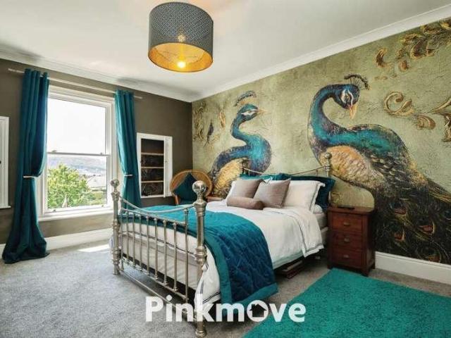 5 bed house for sale