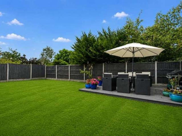 5 bed house for sale