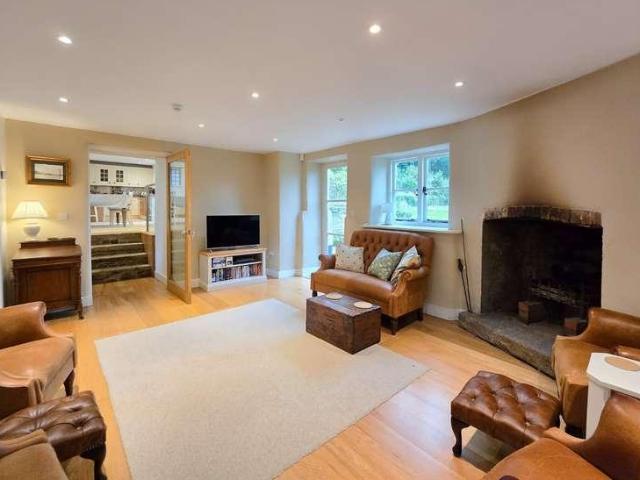 5 bed house for sale