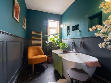 5 bed house for sale