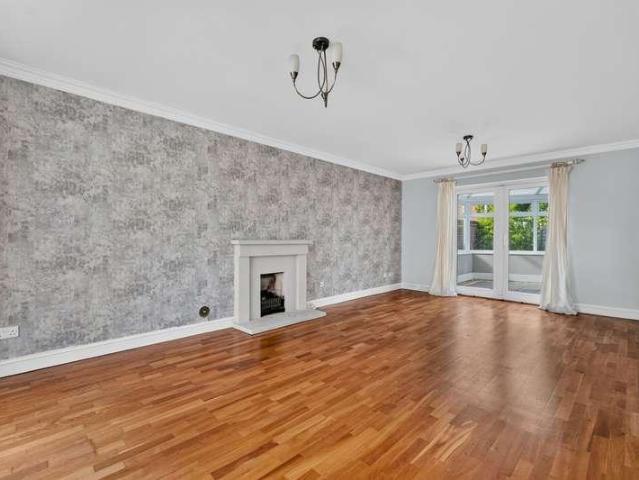 5 bed house for sale