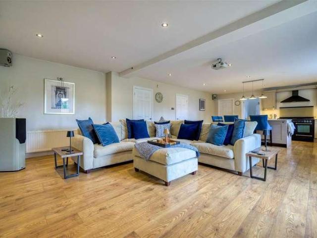 5 bed house for sale