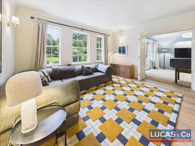 5 bed house for sale