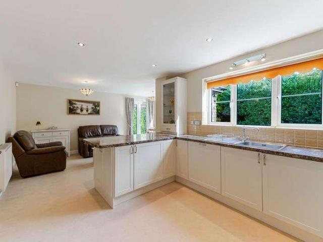 5 bed house for sale