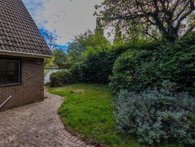 5 bed house for sale