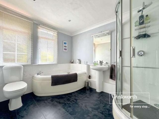 5 bed house for sale