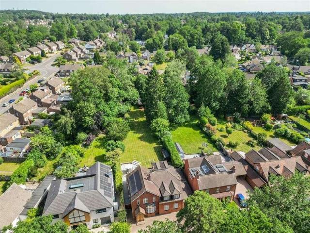 5 bed house for sale