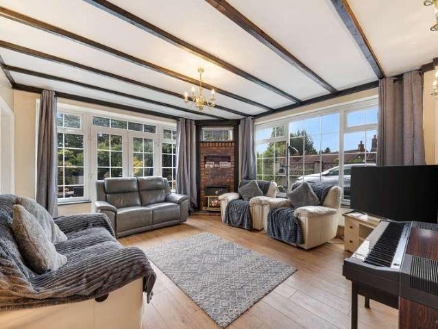 5 bed house for sale