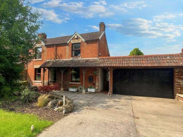 5 bed house for sale