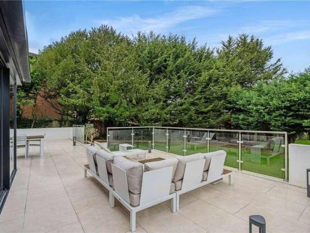 5 bed house for sale