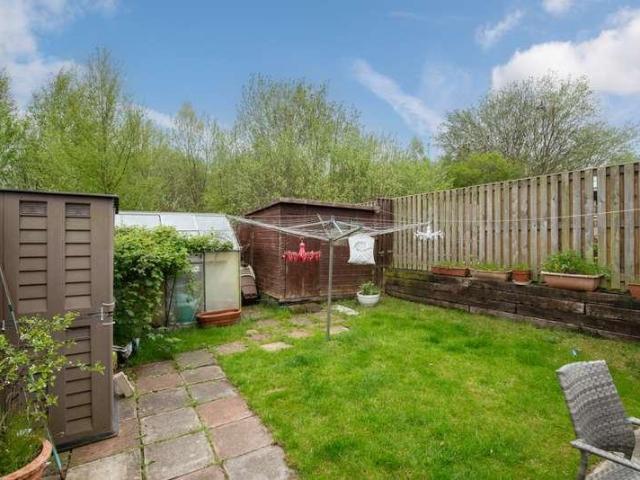 5 bed house for sale