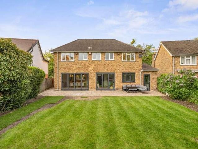 5 bed house for sale