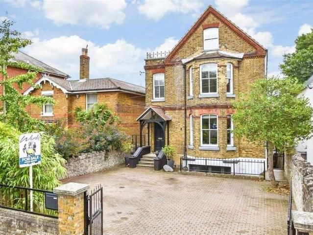 5 bed house for sale