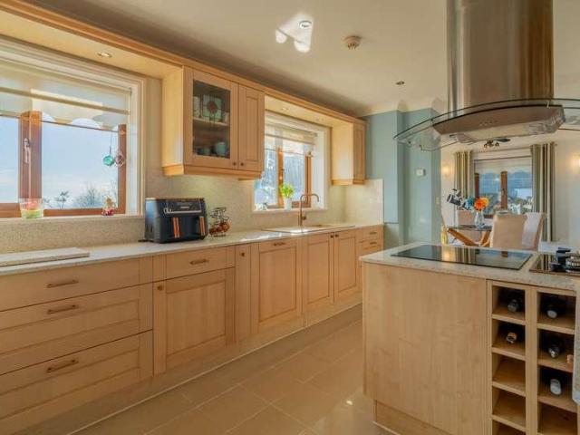 5 bed house for sale
