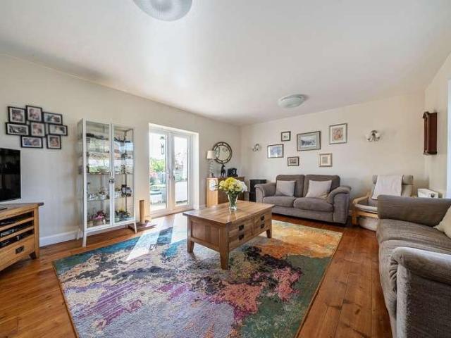 5 bed house for sale