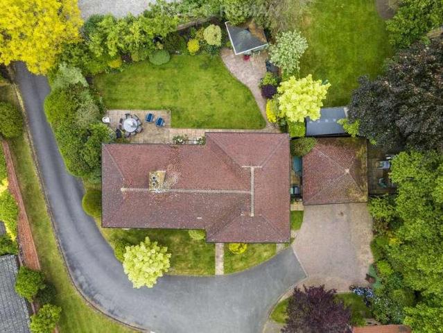 5 bed house for sale