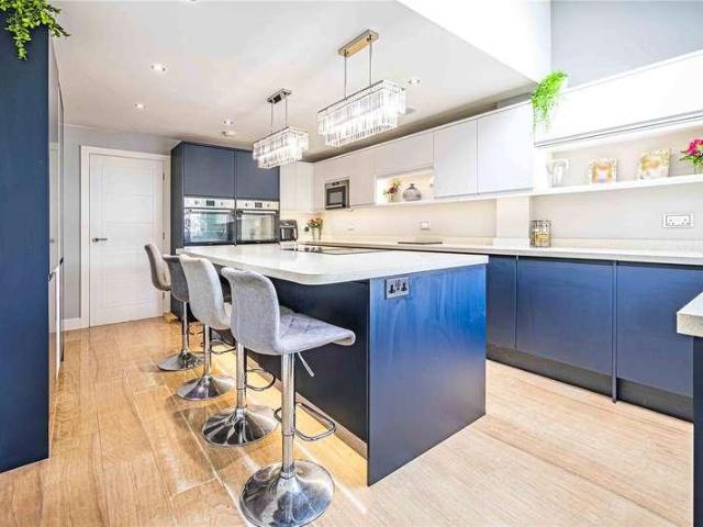 5 bed house for sale