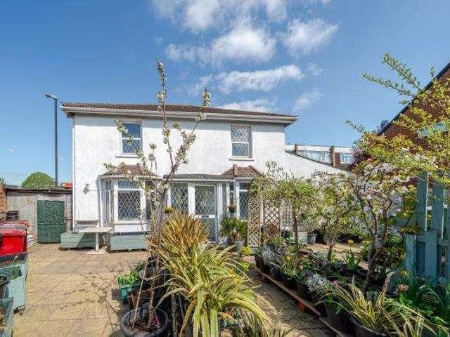 5 bed house for sale
