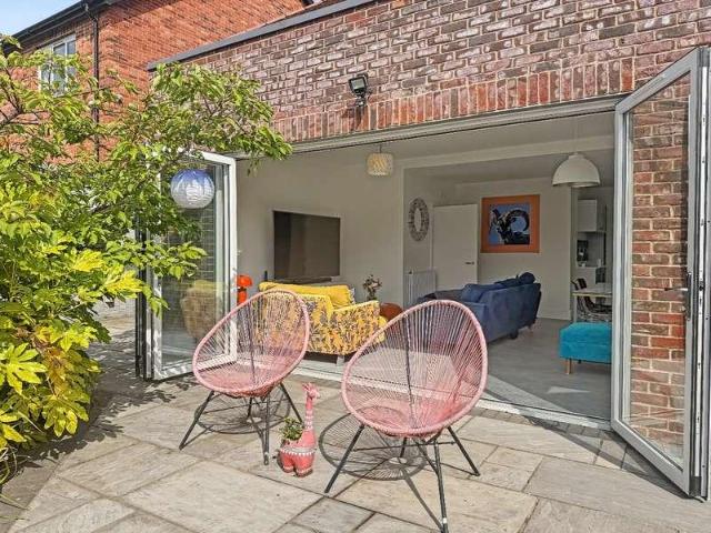 5 bed house for sale
