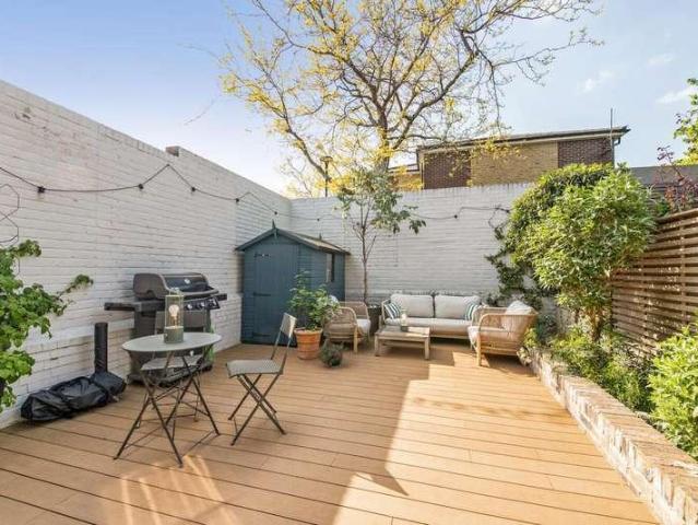 5 bed house for sale