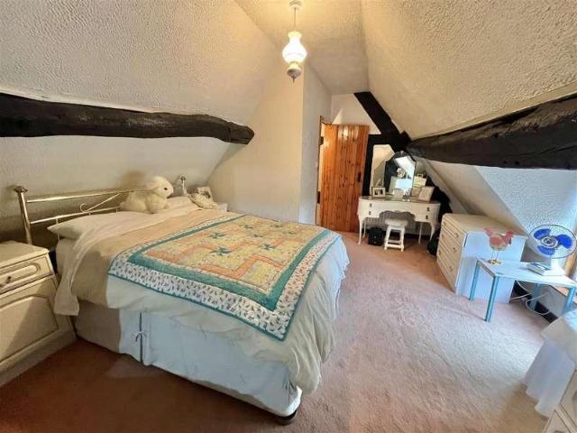 5 bed house for sale