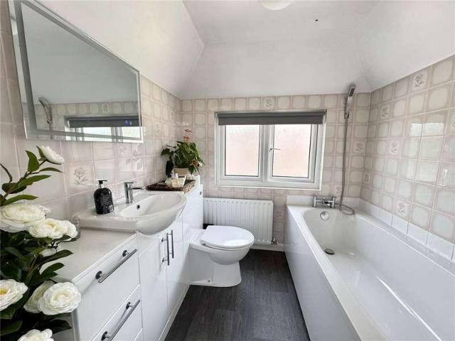 5 bed house for sale